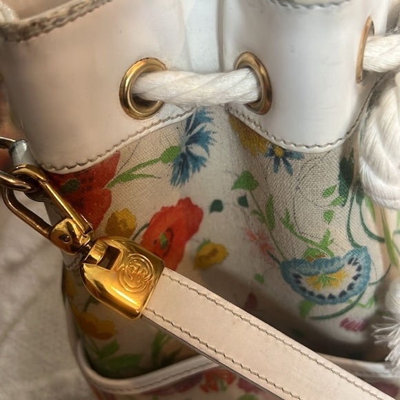Gucci 🌷Vintage Gucci Flora Bucket crossbody with removable strap - Picture 8 of 11